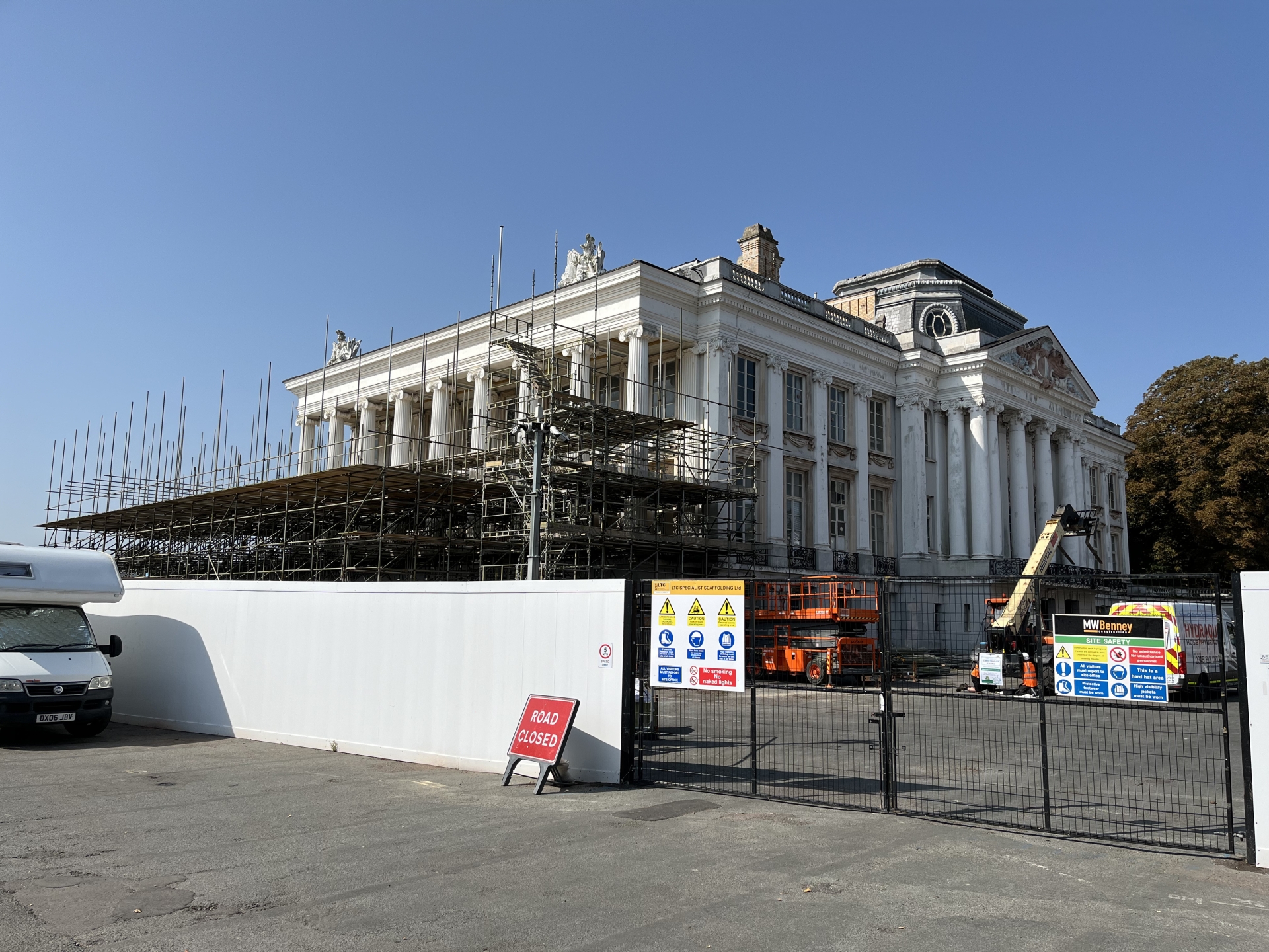 ‘Keep out’ warning as 'urban explorers' break into Oldway Mansion