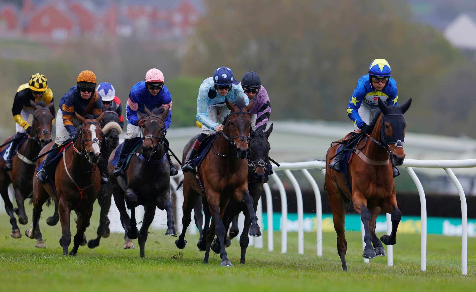 Racing returns to Newton Abbot with competitive midweek card