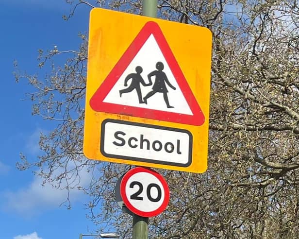20mph speed limit near a local school