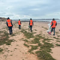 Offenders on community payback clean up Goodrington Sands
