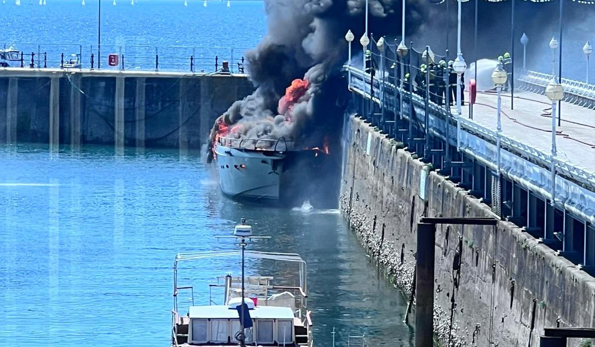 Update £6million yacht sinks after ‘unexplained’ fire at Torquay