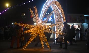 Pictures: Santa&rsquo;s route is clear with Torquay&rsquo;s Bay of Lights beacons