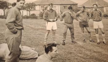 Frank O'Farrell briefs players John Dunn, John Smith, Fred Binney, Jim Fryatt and assistant Jack Edwards before a 1967 training session at Quinta
