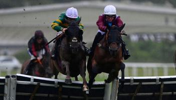Racing at Newton Abbot. Pic from PPAUK