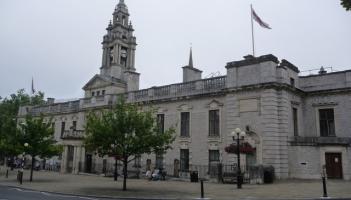 Torquay Town Hall (Photo: Chris Downer via Wikimedia Commons)