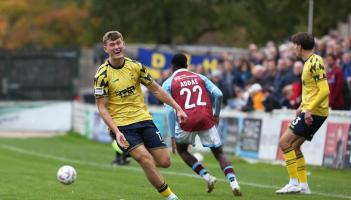 TUFC striker Sonny Fish at Chesham. Pic from PPAUK