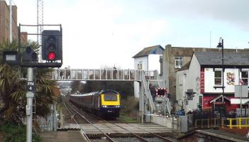 High Speed Train approaching Paignton station by Malc McDonald, CC BY-SA 2.0, via Wikimedia Commons