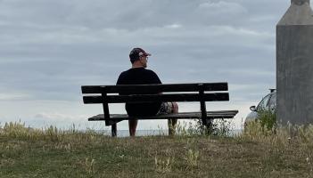 Memorial bench on Paignton seafront (Image courtesy: Guy Henderson) 