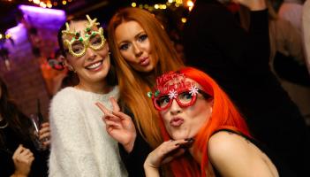 Who’s ready for the weekend? Spot the party faces @ Twenty1 Torquay