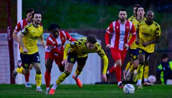 Cody Cooke making his presence felt at Hornchurch. Pic from PPAUK