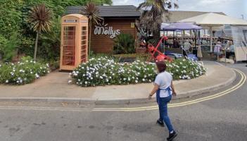 Popular Paignton caf&eacute;/bar facing council review over live music complaints