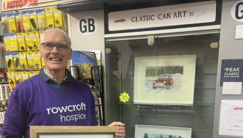 Retired Paignton artist painting people&rsquo;s classic cars for a good cause