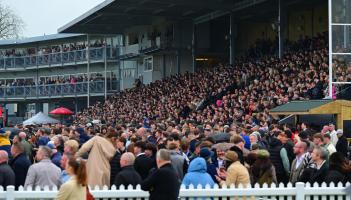 Bumper crowd at Newton Abbot Racecourse on Easter Saturday Pic PPAUK