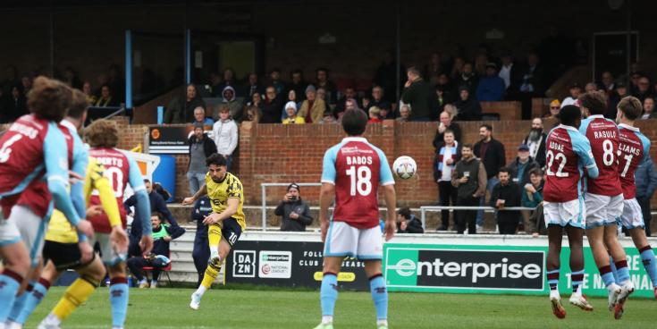 Chesham v Torquay United. Pic from PPAUK