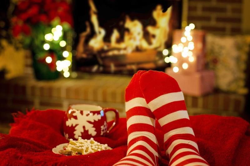 Keep warm at Christmas with a song Pic Jill Wellington on Pixabay