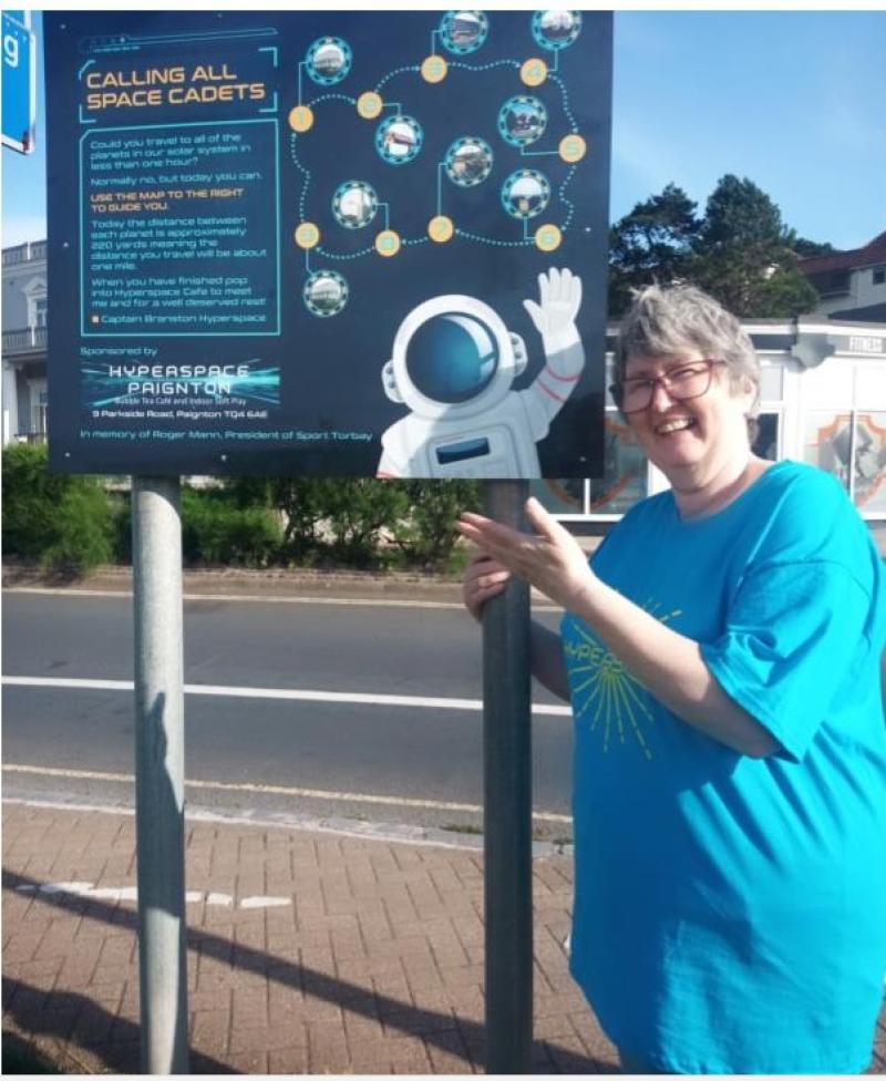 Lesley Morrison and the Green Mile sign