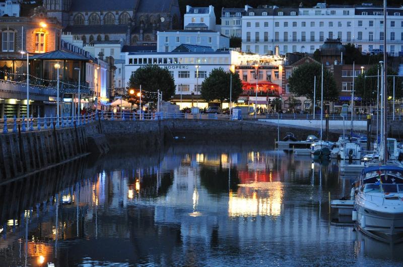 Enjoying a night out in Torquay Pic steven938 on Pixabay