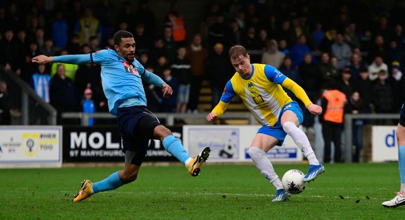 P39 The pleasing form of Jenkins Davies. Pic from PPAUK