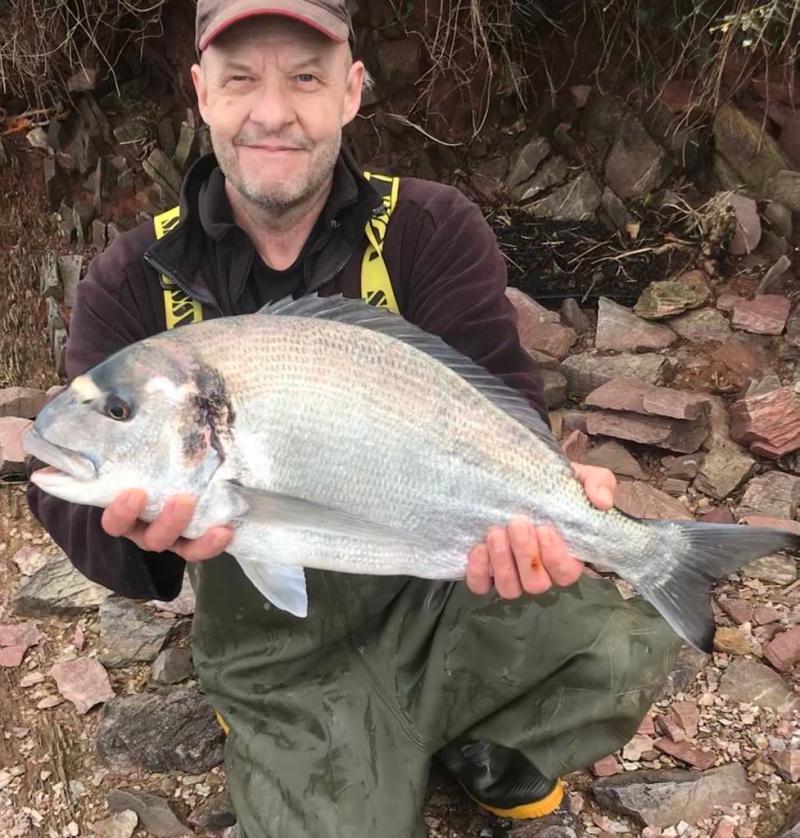 Dave Fortune with a Gilthead Bream of 7lbs 10oz 4dr