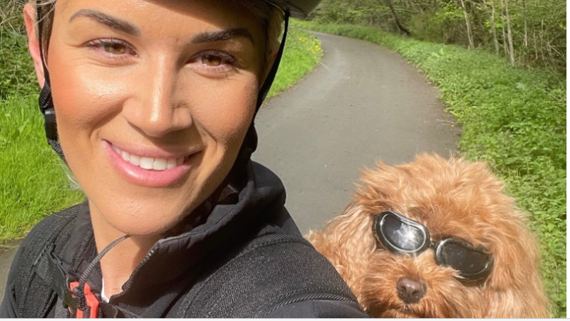 Zoe Davies and cavapoo Dilys all set for bike ride