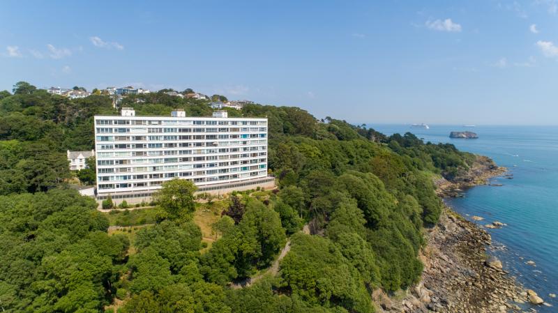 Relax and soak up the views with lofty Torquay apartment