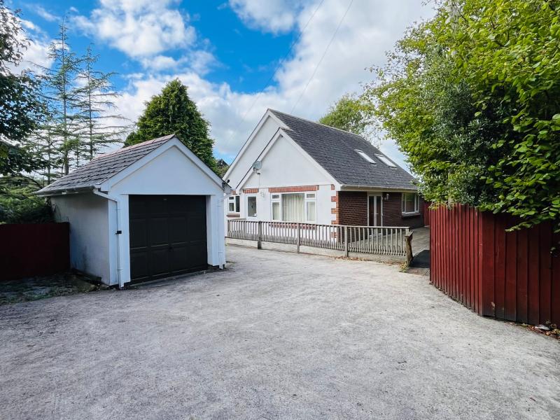 Detached bungalow is a private oasis minutes from Torquay’s best
