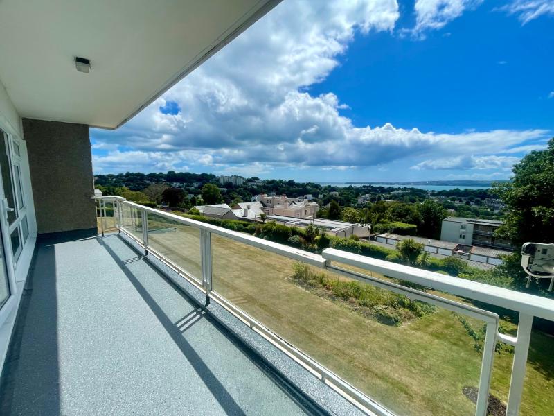 Apartment on wooded slopes of the Warberries
