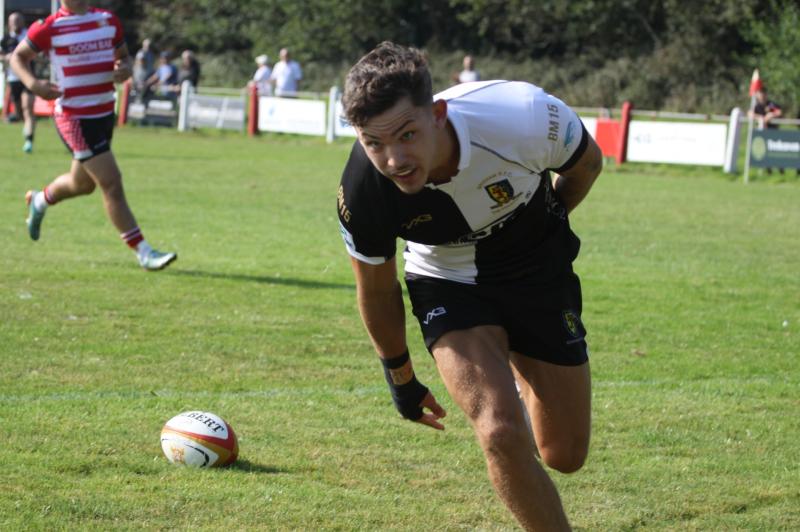 Brixham scoring tries for fun