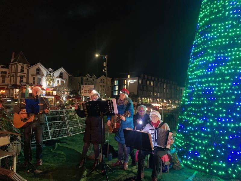 Tree-mendous start to Paignton's Christmas