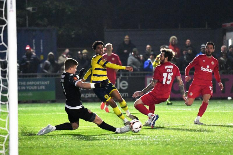 Gulls draw at Worthing. Pic from PPAUK