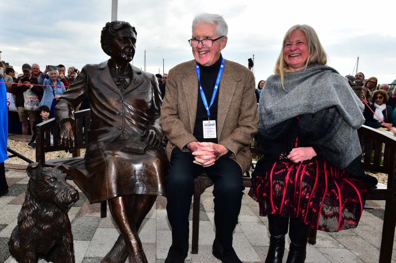 Agatha Christie statue, Christie's grandson Matthew Prichard and artist Elizabeth Hadley All pictures miracle PR.com