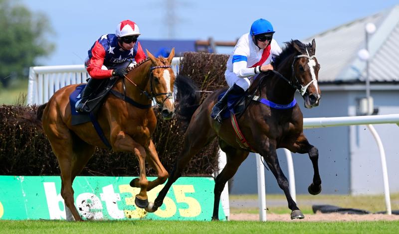 Racing at Newton Abbot. Pic from PPAUK