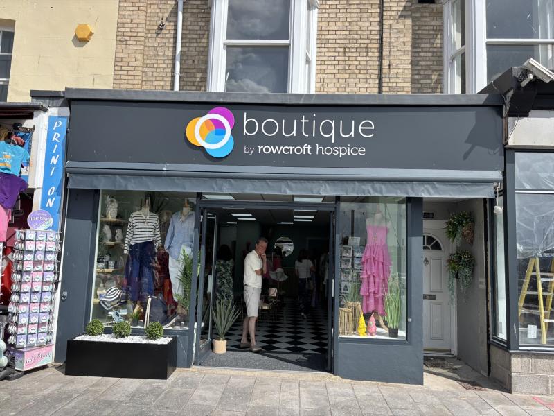New boutique opens on Torquay harbourside