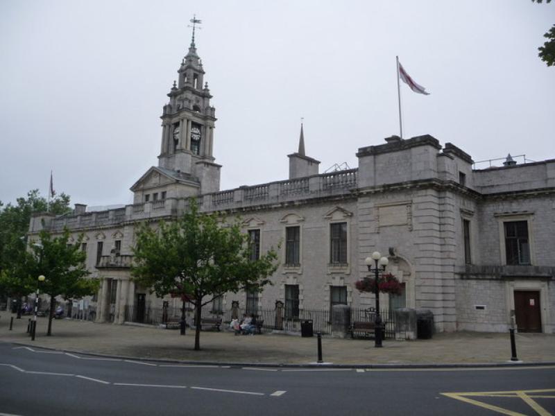 Torquay Town Hall (Photo: Chris Downer via Wikimedia Commons)
