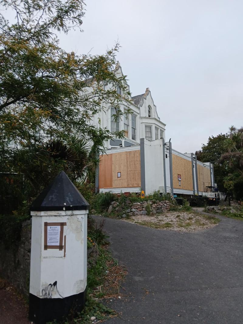 Sherwood Hotel boarded up