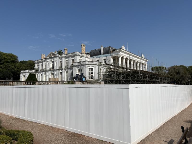 Oldway Mansion surrounded by scaffolding Pic Guy Henderson