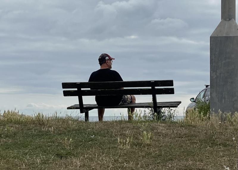 Memorial bench on Paignton seafront (Image courtesy: Guy Henderson) 