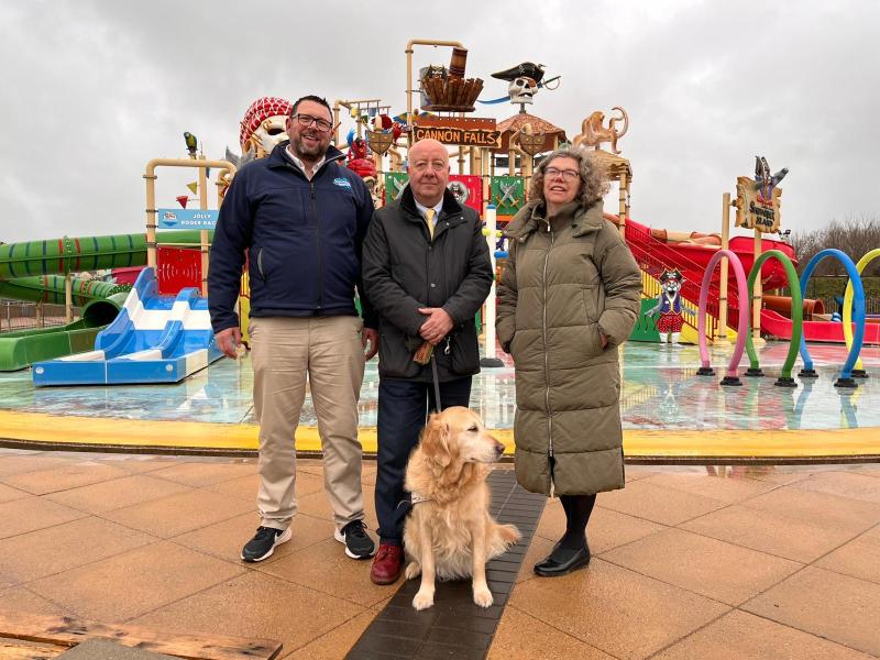 Steve Darling (centre) visits Splashdown Quaywest, flanked by Jackie and Alan Richmond (Image courtesy Guy Henderson LDRS