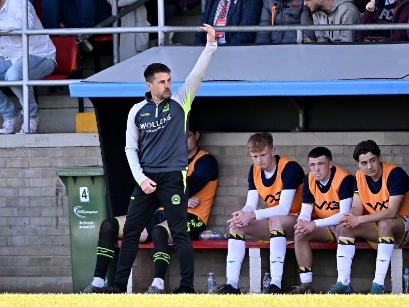 Jimmy Ball in charge at Dagenham. Pic from PPAUK