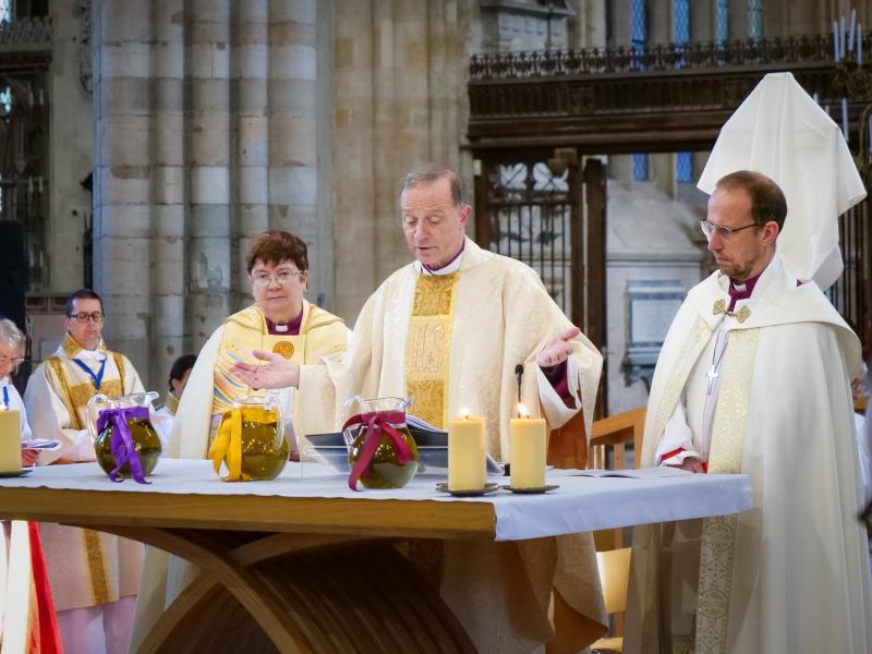 Devon clergy gather at Exeter Cathedral for final Maundy Thursday service of retiring dean