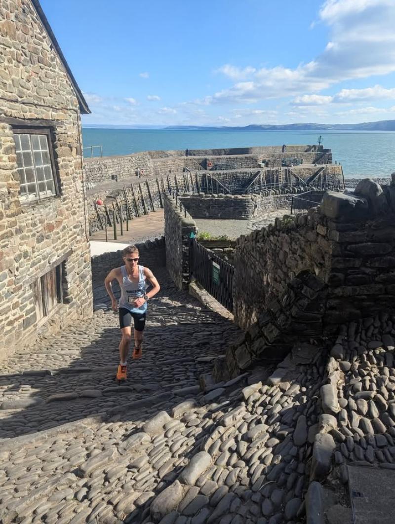 yellow_welly_cobble_wobble_returns_to_clovelly