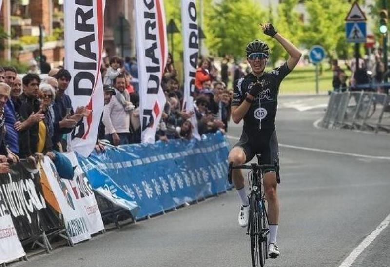 Torquay cyclist Harrison Wood signs two-year pro contract