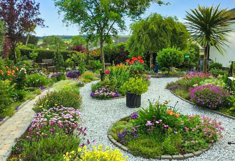 Call for green-fingered supporters to open gardens in aid of Rowcroft Hospice
