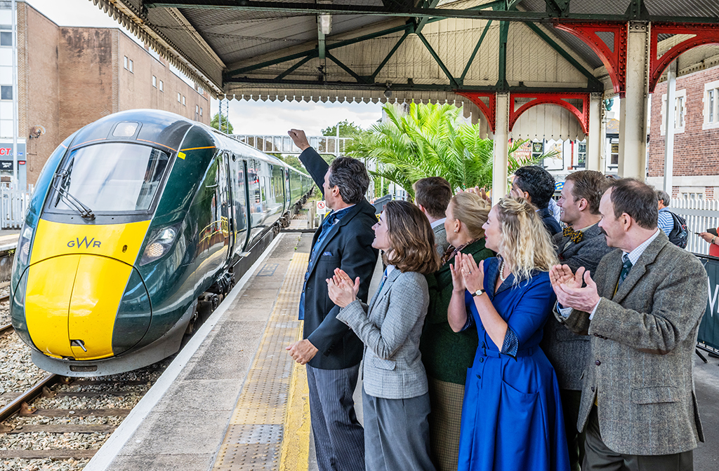 The Mousetrap cast welcome in the train