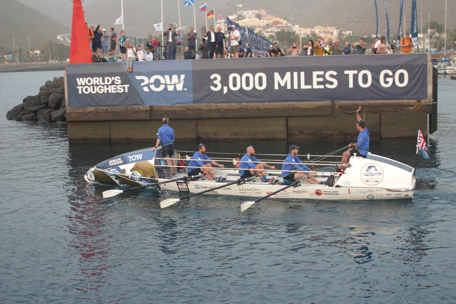 HMS Oardacious crosses the start line