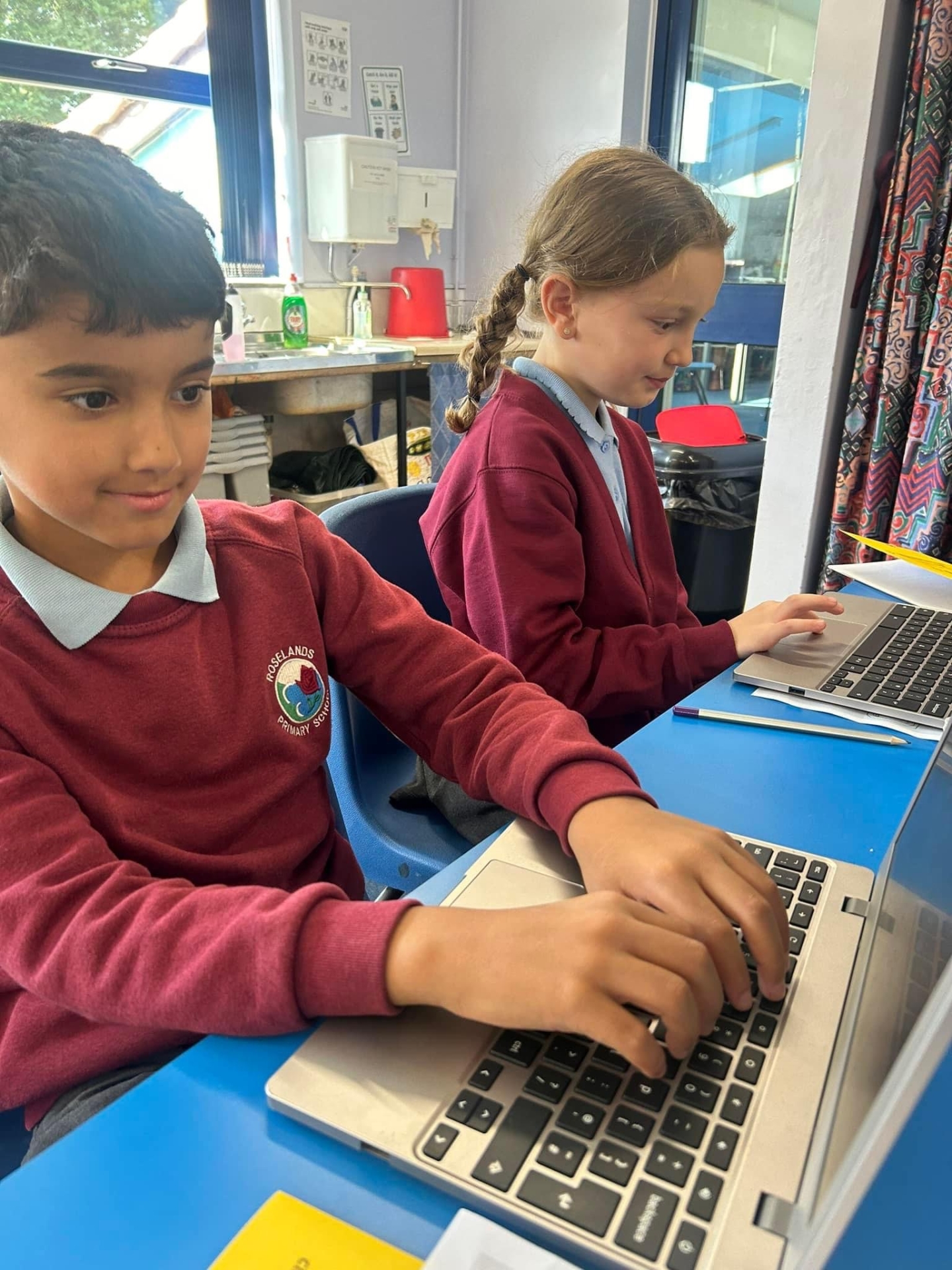 Roselands Primary School children at their laptops