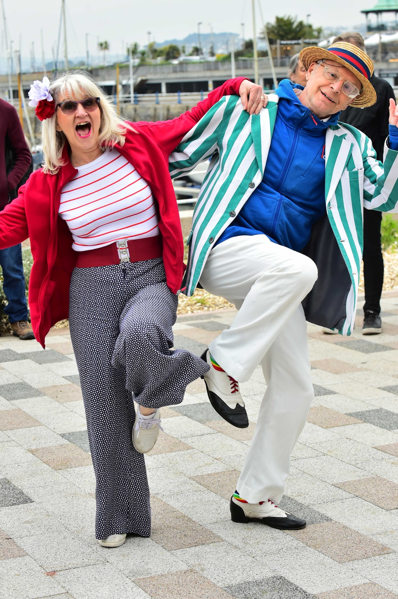 Agatha statue knees up Pic miraclePR.com