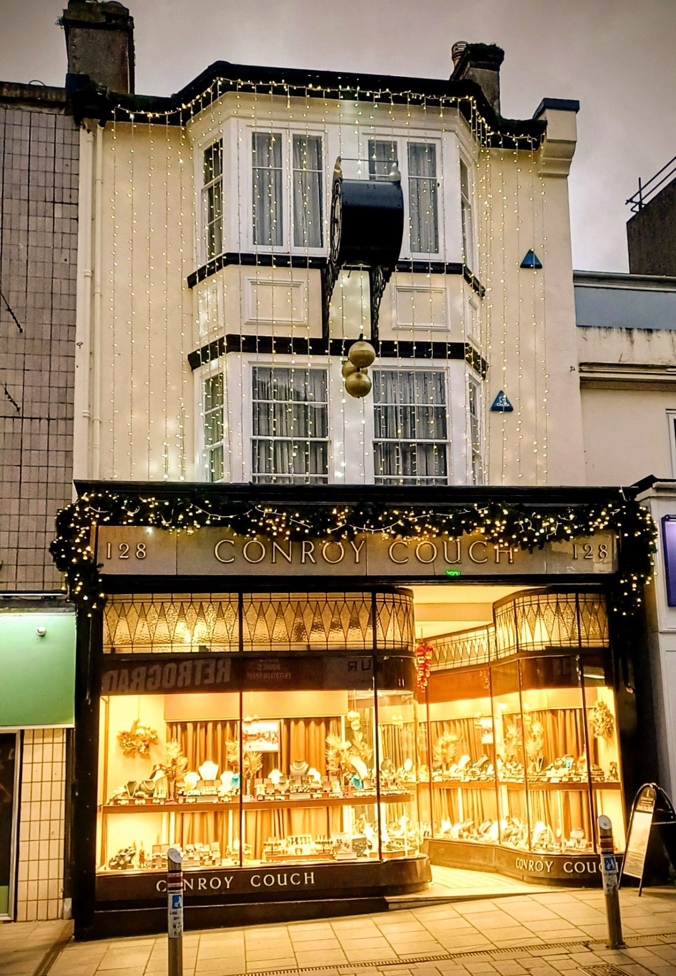 Conroy Couch Pic Torquay in Pictures