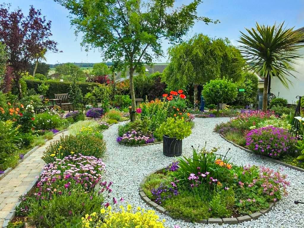 This spring and summer, members of the community will kindly open their gardens to the public as part of Rowcroft’s Open Gardens events. This is your chance to explore some of the most beautiful and inspiring gardens across South Devon.